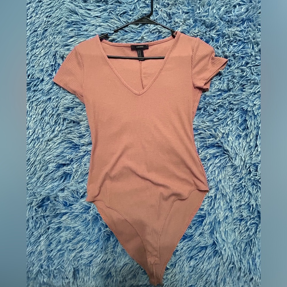 Pink ribbed bodysuit with V neckline